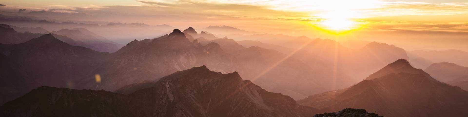 Abendliches Bergpanorama Arlberg