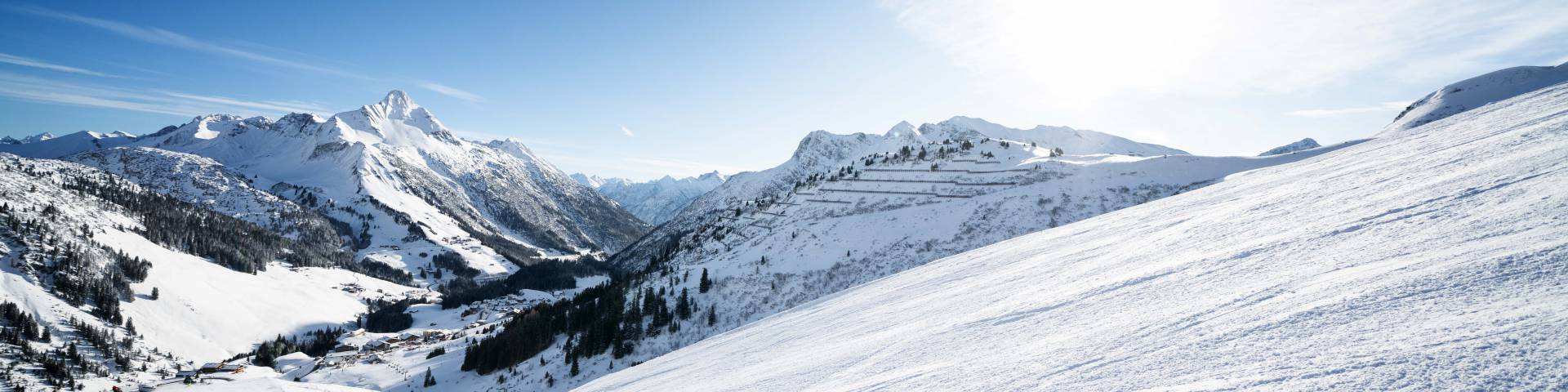 verschneites Bergpanorama Vorarlberg