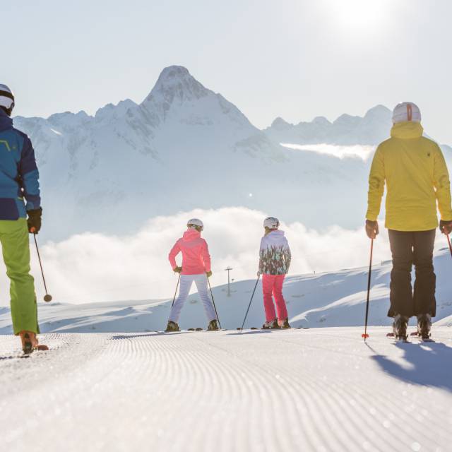 Skigruppe auf dem Arlberg