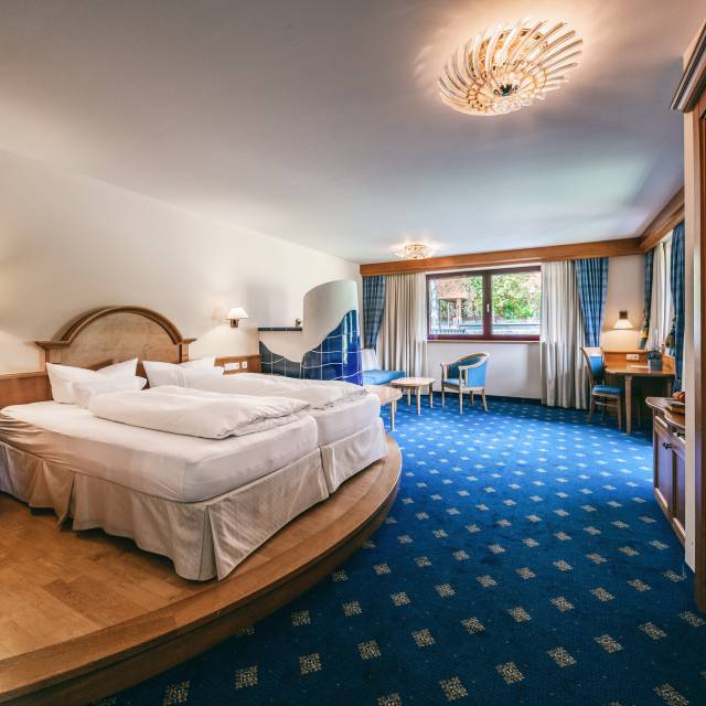 Rooms and suites in the 4 star superior Hotel Warther Hof in Warth, Austria