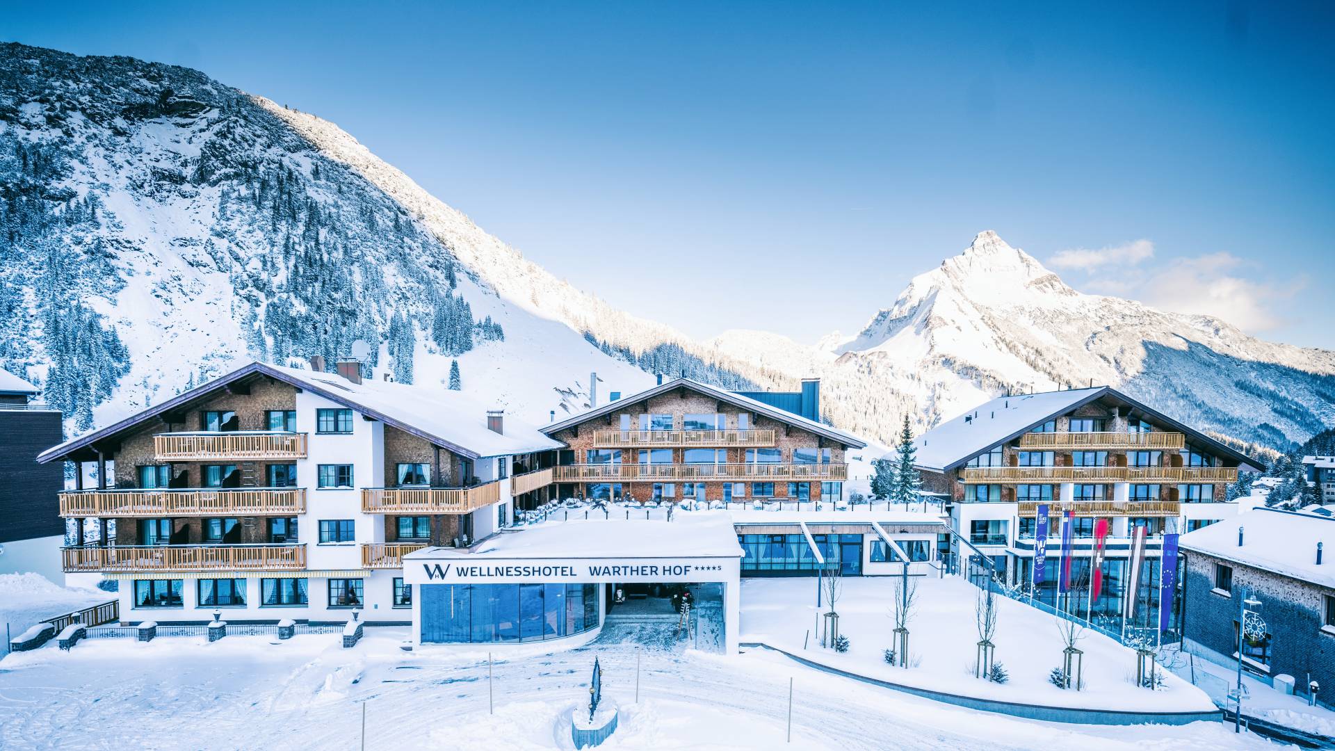 Außenansicht Wellnesshotel Warther Hof in Österreich im Winter