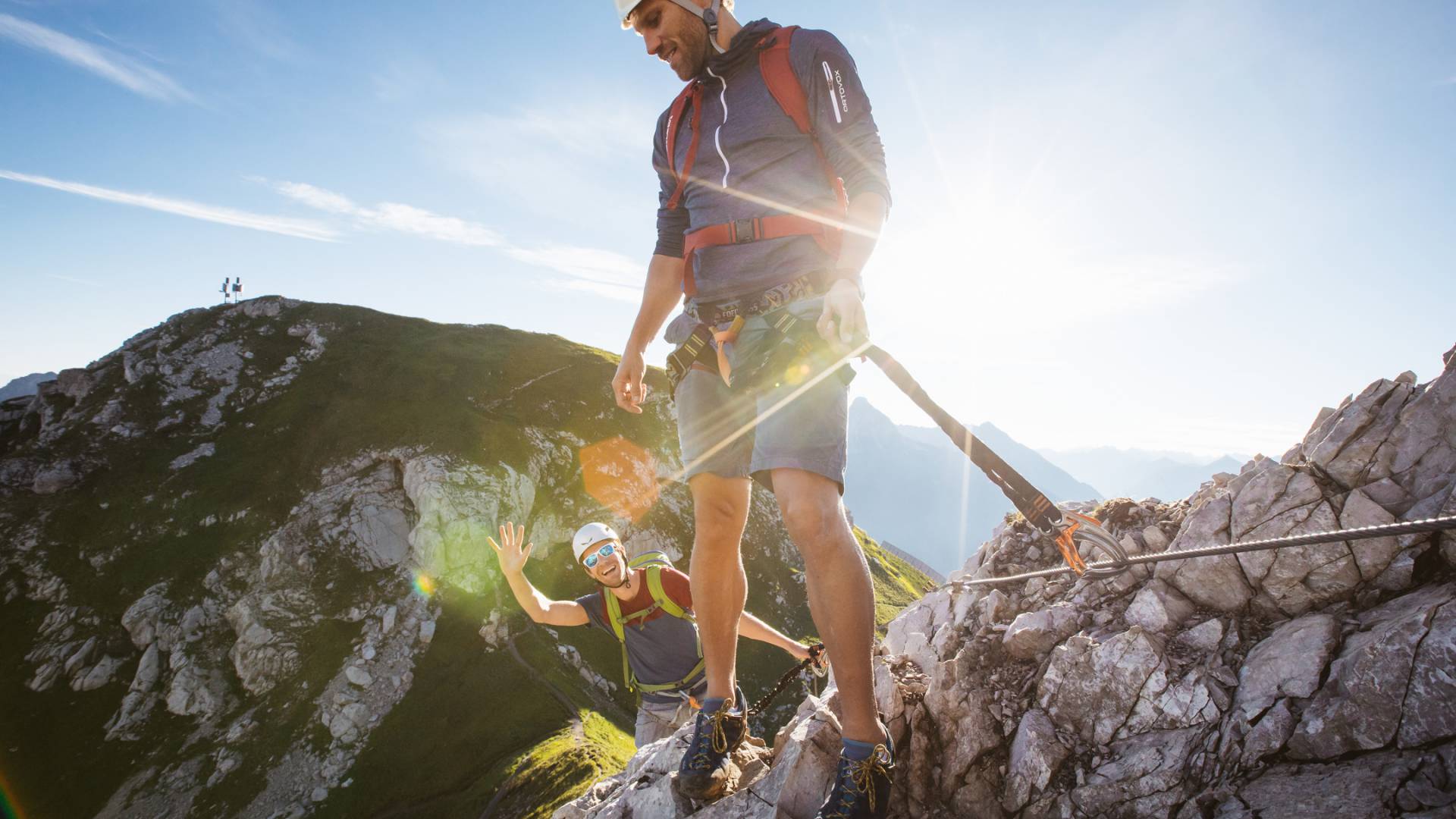 Kletterer beim Bergsteigen Gipfel Arlberg