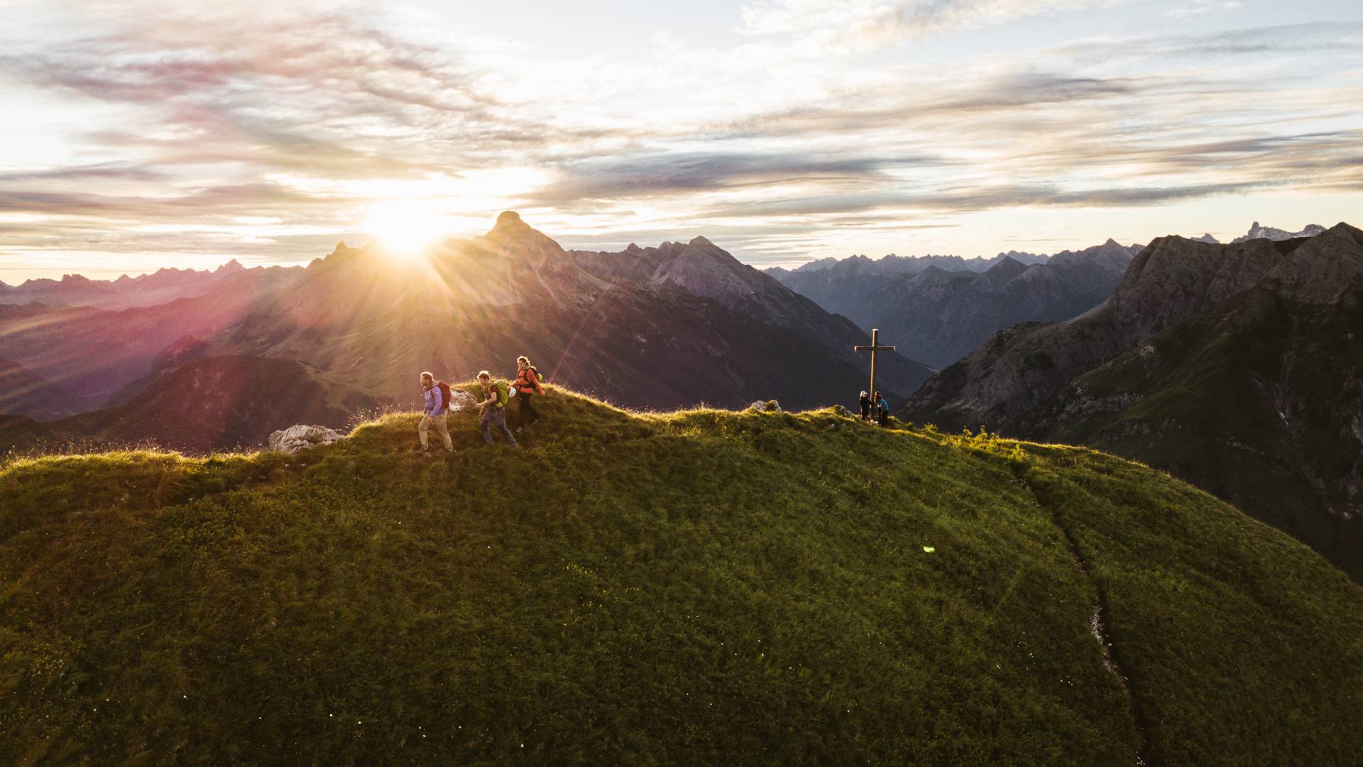 Wandern auf dem Bergkamm