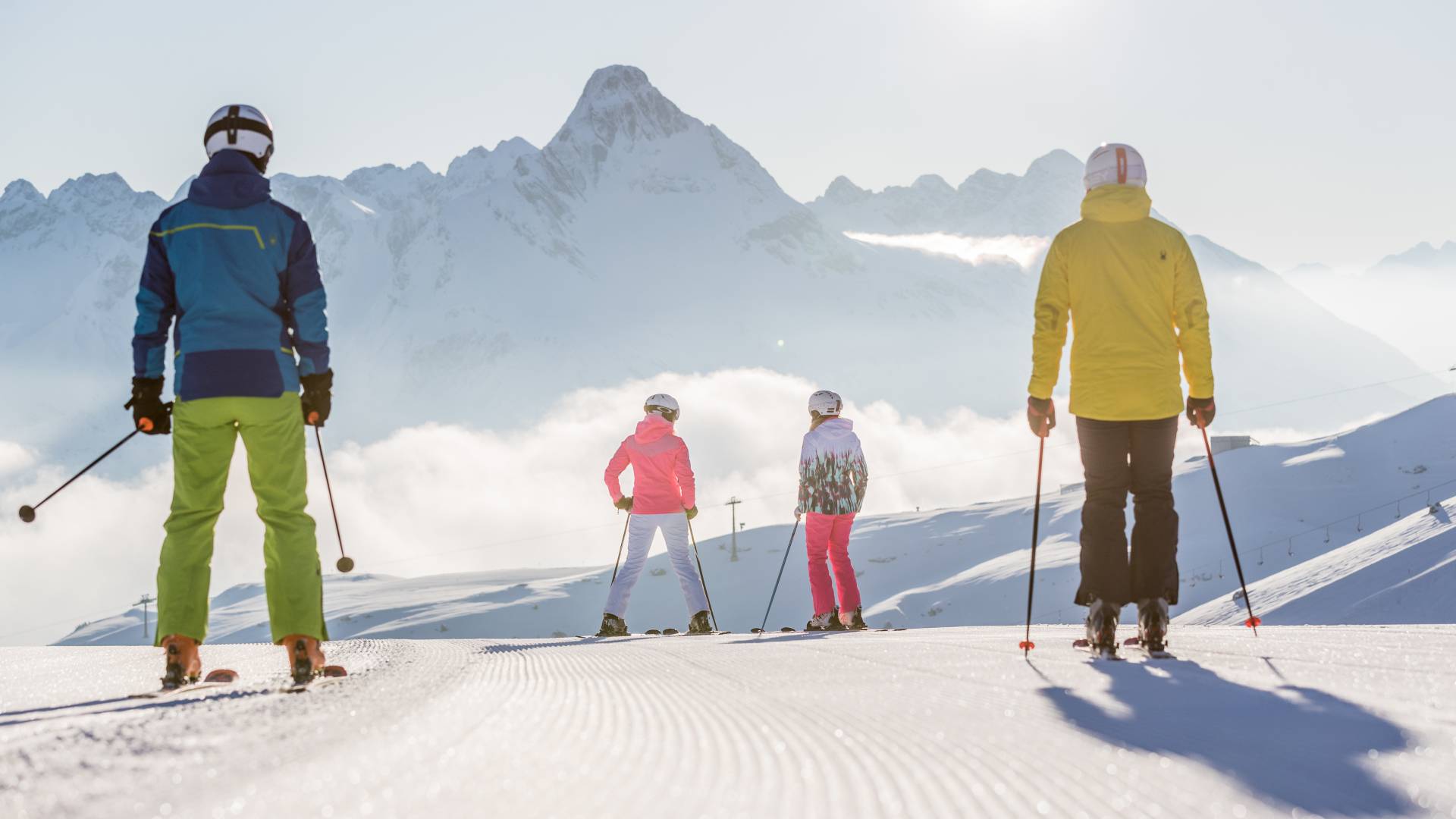 Skigruppe auf dem Arlberg